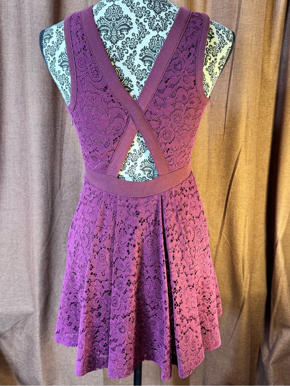 Free People Sleeveless Maroon Purple Lace Cutout Fit-and-Flare Dress size XS - Picture 3 of 5